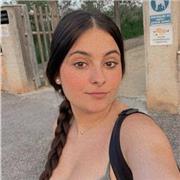 Simpática y atenta, impartiría clases a niños pequeños